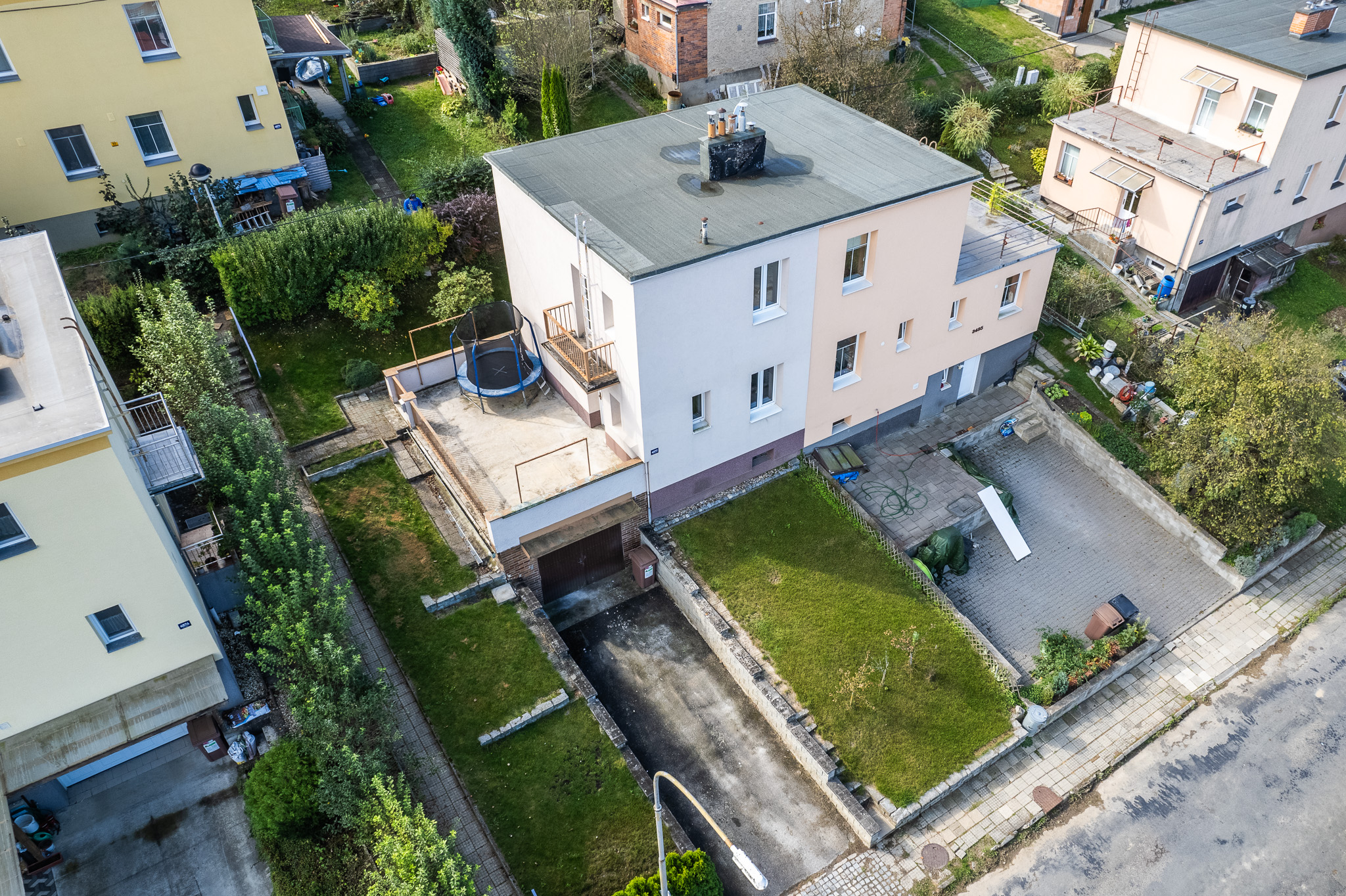 Půldomek na ulici Prostřední