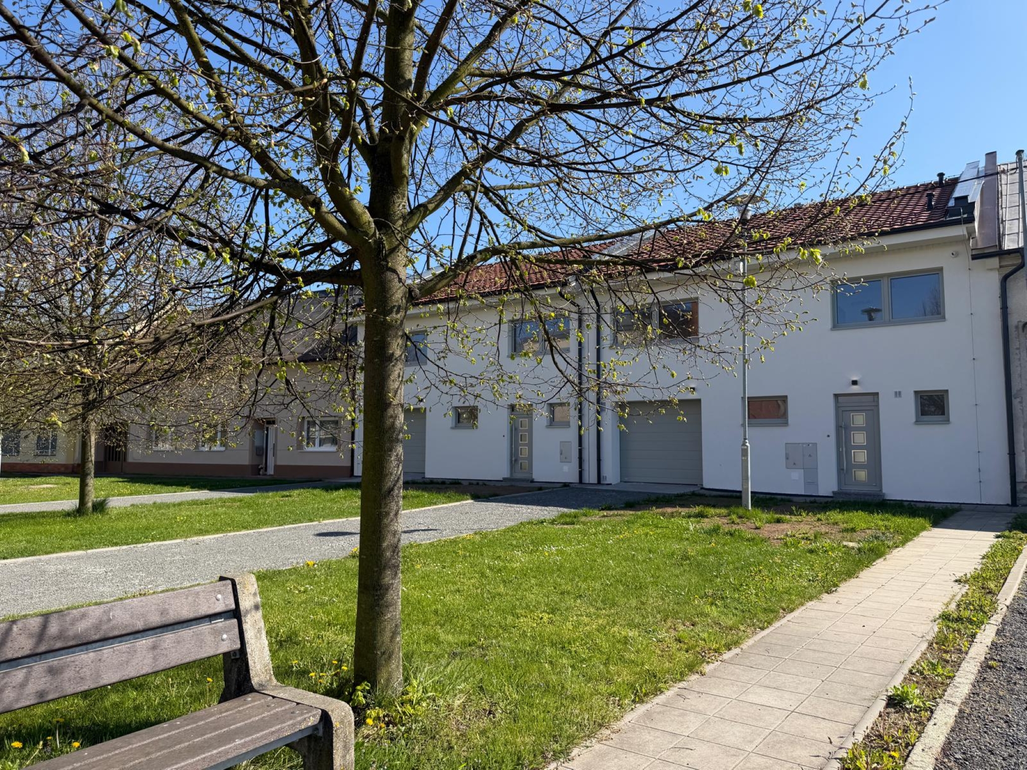 Prodej moderního RD s garáží a zahradou – Míškovice